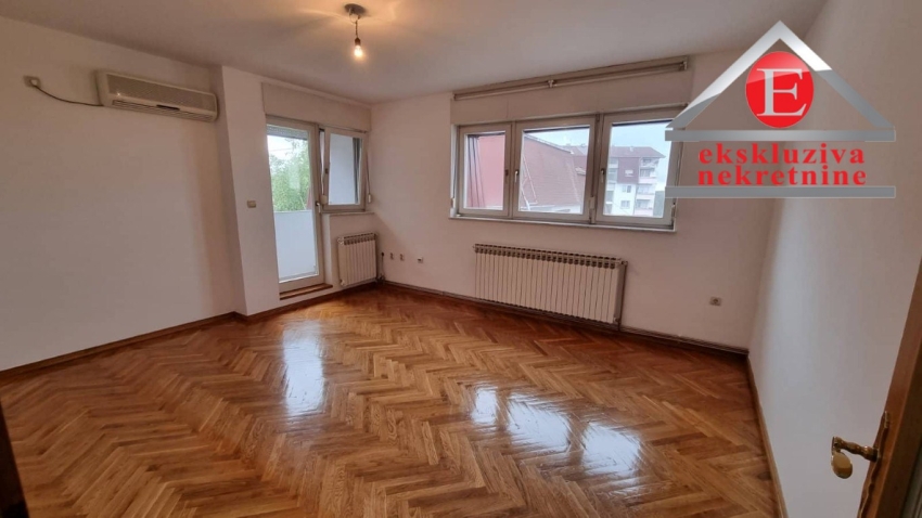 -CENTAR- Trosoban stan površine 81m2 ID:3198/DŠ