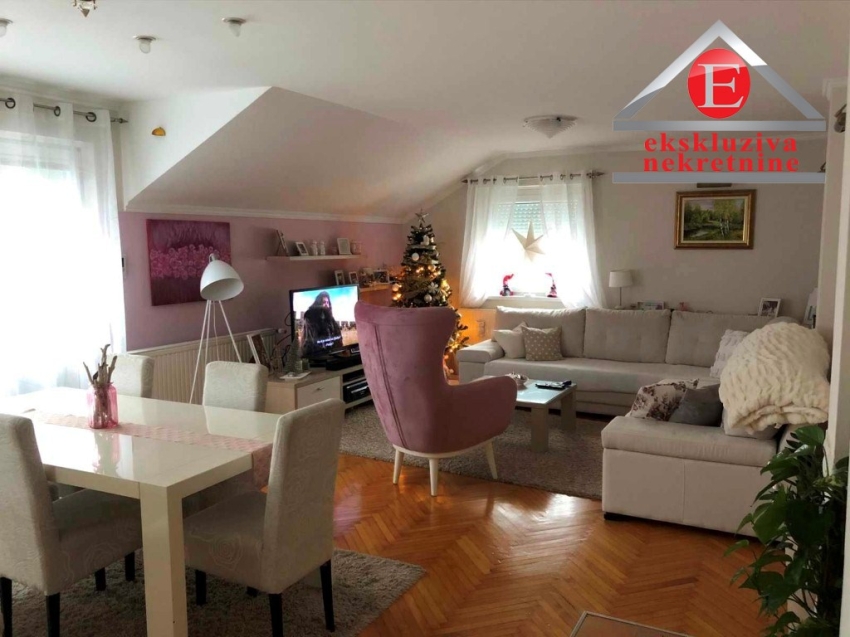 -CENTAR- Trosoban stan površine 84 m2 ID 3859c/NL