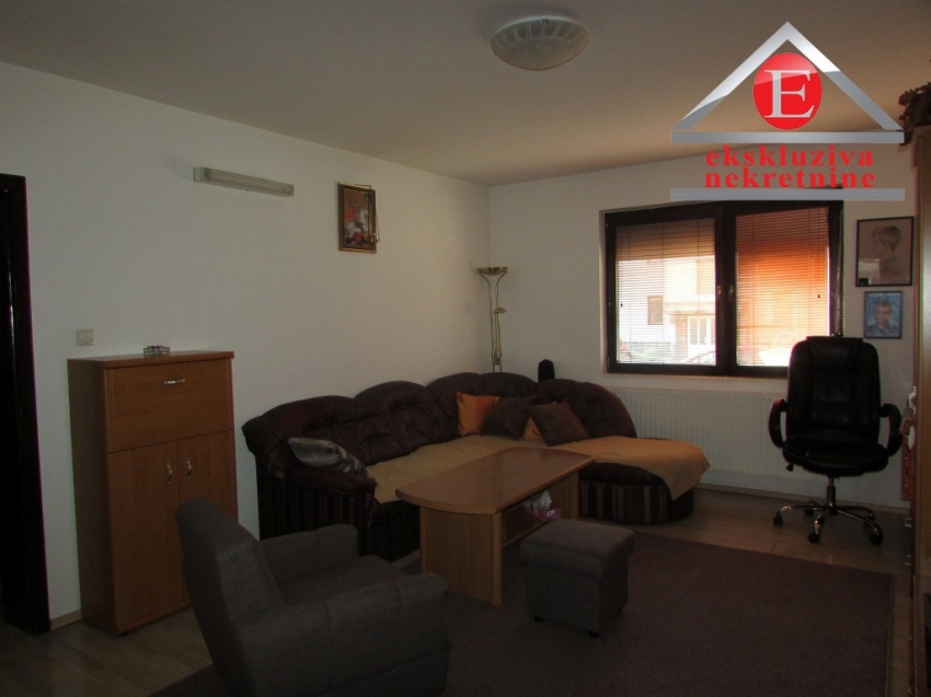 Trosoban stan površine 70m2 ID:2575/DŠ