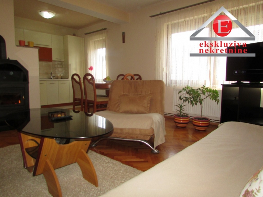 Trosoban stan površine 70m2 ID:2579/DŠ