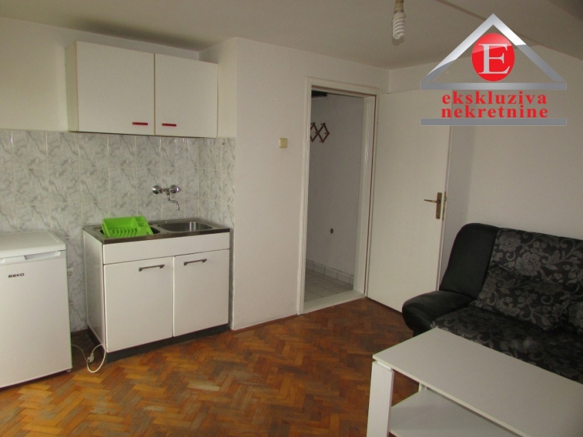 - CENTAR- Namještena garsonjera 23 m2 ID 2889/DŠ