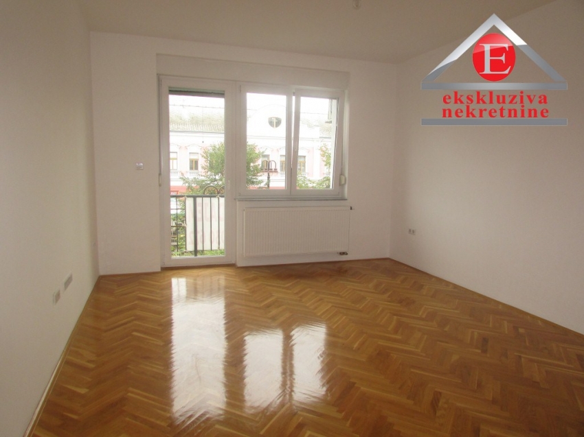 -CENTAR- Dvosoban stan površine 57 m2 ID 2955/JC